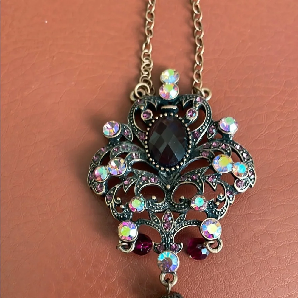 Elegant Gold and Red Pendant Necklace